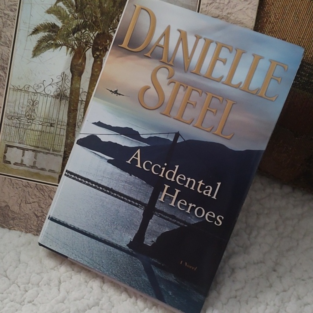 Danielle Steel Accidental Heroes Hardcover - 📚,2018